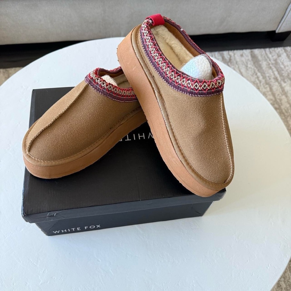 White Fox Boutique Tan and Red Slippers